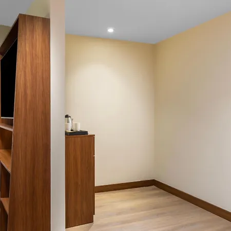 Hampton By Hilton Sisli 4*