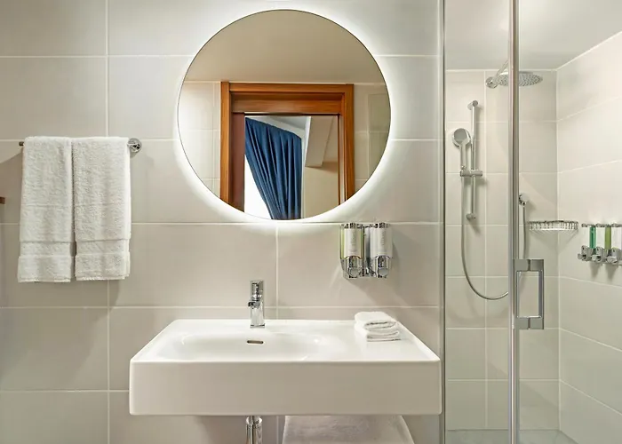 מלון Hampton By Hilton Sisli 4*